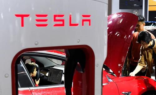 股價狂飆，券商緊急召開電話會議，特斯拉概念股投資風口追不追？